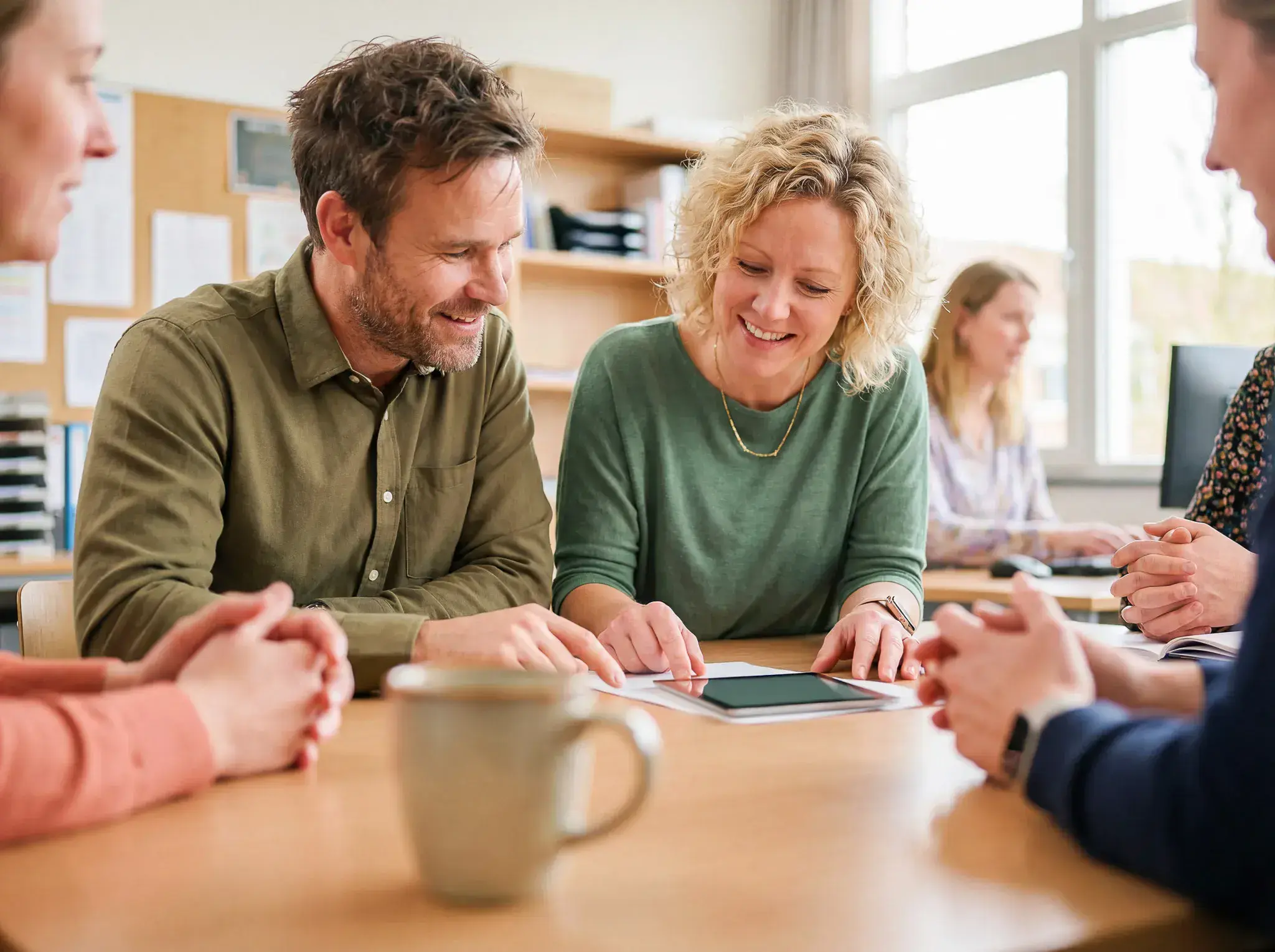 Gezamenlijk Overleg Met Koffie Op School